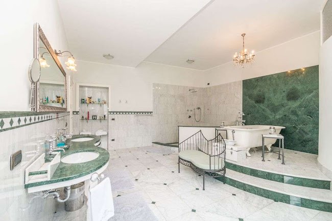 LAKE COMO HISTORIC LUXURY VILLA- 1200M2 OF PURE SPLEDOUR