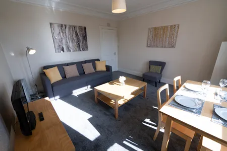 Bright, 2 Bedroom West End Apartment
