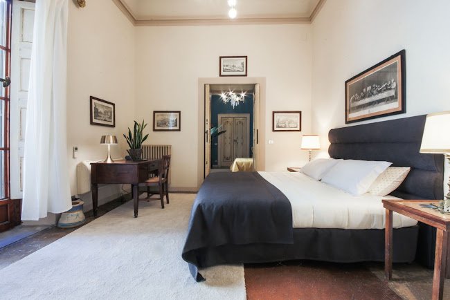 ARTFULLY DECORATED ABODE IN THE HISTORICAL CENTER