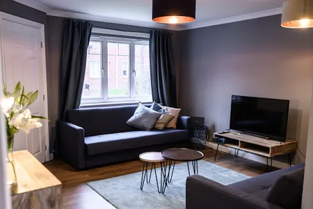 South West Glasgow Apartment