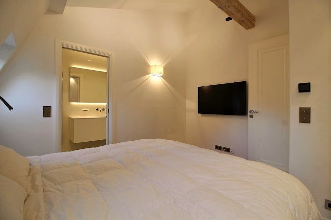 A SIGNAURE LUXURY ON CHAMPS DE MARS ALMA MARCEAU