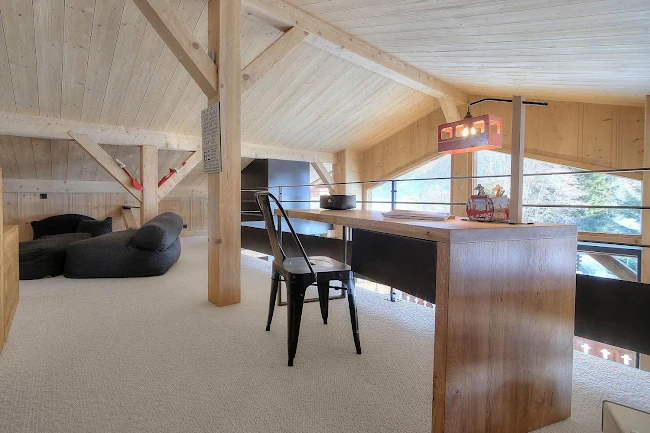 A Gorgeous Traditional Chalet Castor