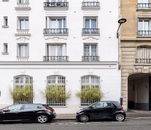 SPRAWL OUT ON A DESIGNER LOFT LATIN QUARTER