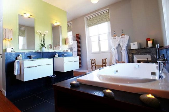 A Premier Villa Tucked in a Serene Cove of Bordeaux