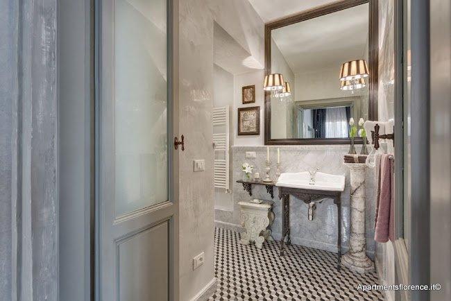A SIGNATURE LUXURY IN PIAZZA DELLA SIGNORIA