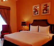 King sized bedroom at Hor Al Anz Serviced Apartments, Deira