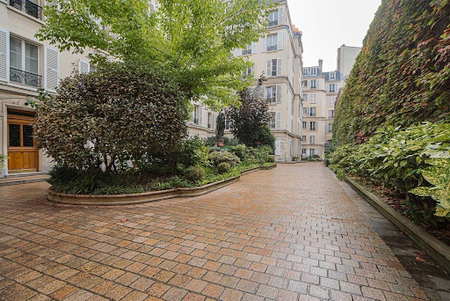 APARTMENT AT TRIANGLE DOR  CHAMPS ELYSEES