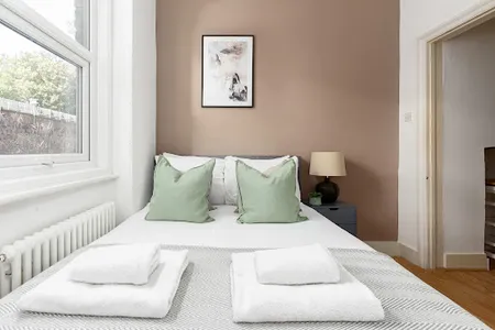 2 bedroom apartment at The Goldhawk Road Apartments