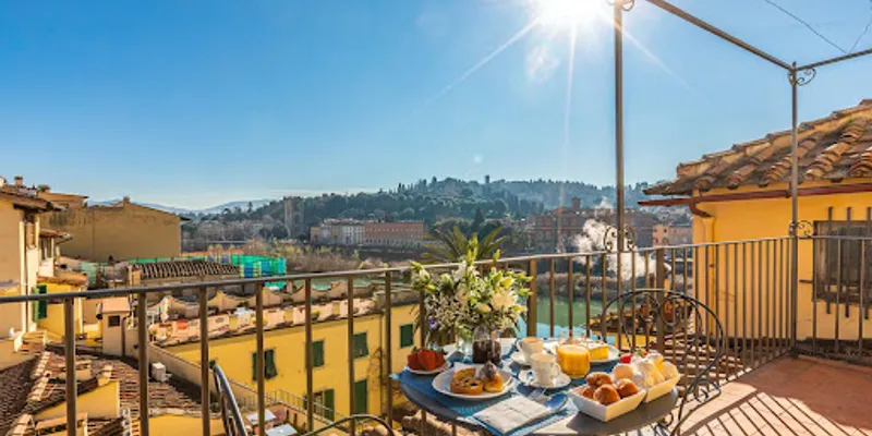 TOP FLOOR STUNNING APARTMENT ON THE BANKS OF ARNO