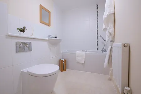 Family bathroom at Drummond Apartment