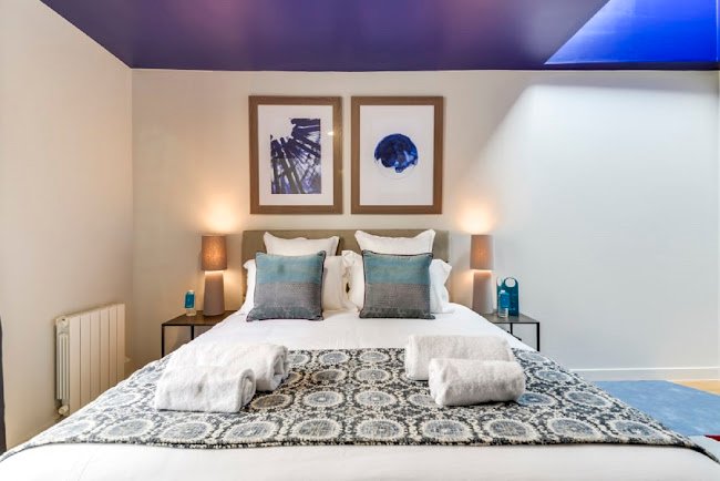 330M2 5 BEDROOM SENSATIONAL FAMILY VILLA IN MONTROGUEIL