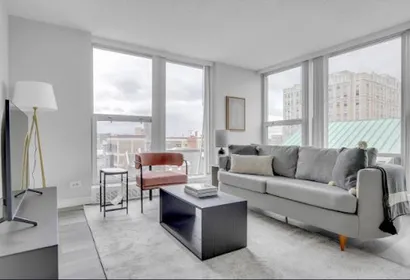 N Sheridan Rd Serviced Apartment