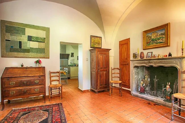 A Beautifully Restored Family Villa in Avignon