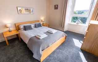 Bright 2 Bed West End Apartment