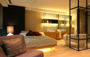 Wellington St. Studio Apartments, Central