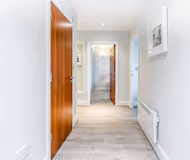 Thames Edge Apartment near LHR Airport - Staines