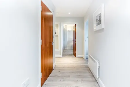 Thames Edge Apartment near LHR Airport - Staines