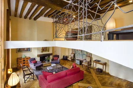 AN EXQUISITE VINTAGE PIED A TERRE MARAIS