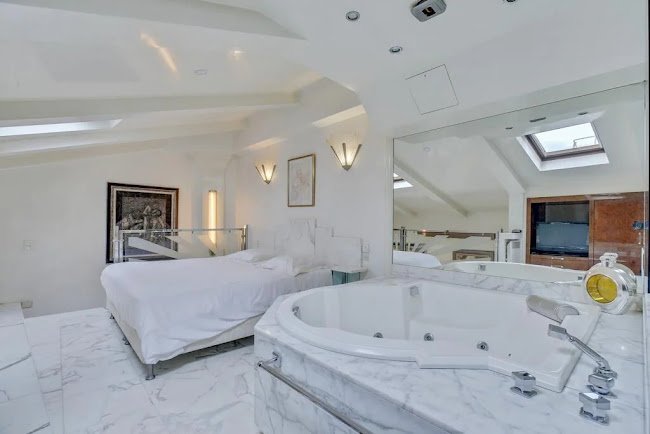 A 135M2 RARE SUPER LUXURY GEM NEAR PLACE VENDOME