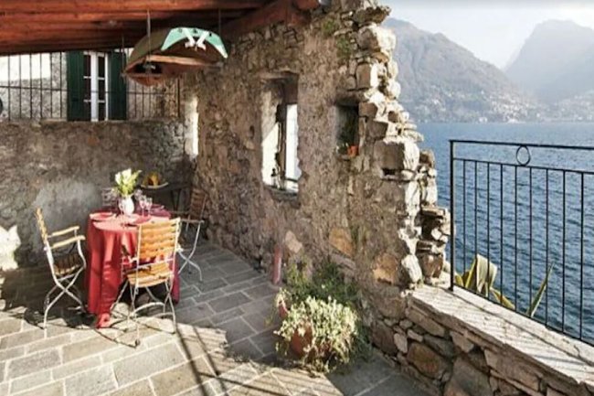 The Real Italian Charm!an old Fisherman's House,located Right on the Lake Shore