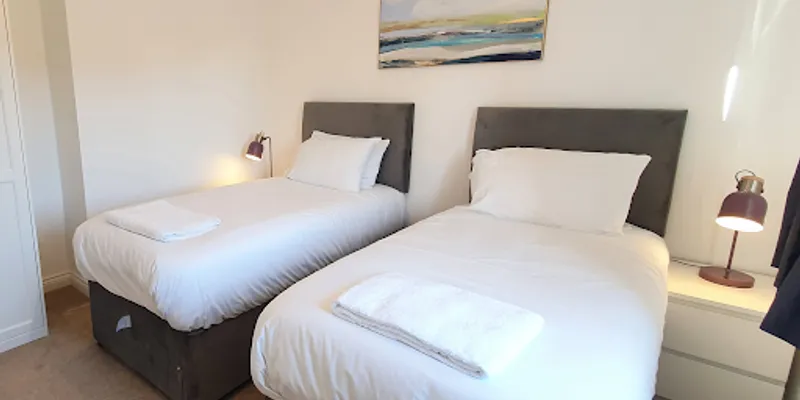 Modern Spacious 4 Bedroom House with Garden & Parking