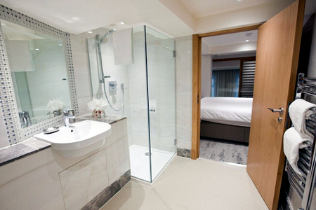 Bathroom - 1 bed apartment