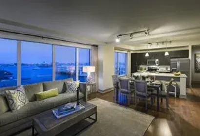 100 Pier 4 Apartment