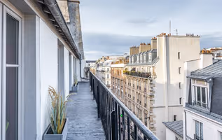 Lux Art Deco abode near Opéra & Galeries Lafayette, Vintage Paris-Modern Comfort