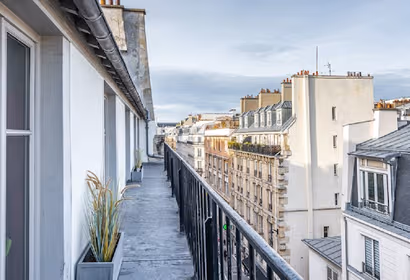 Lux Art Deco abode near Opéra & Galeries Lafayette, Vintage Paris-Modern Comfort