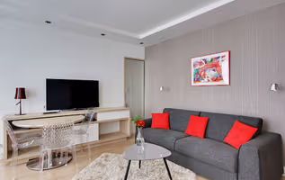 Palais Royal Prestige: Elegant Parisian Retreat Steps from the Louvre