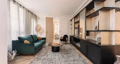 HOME TO THE TUILERIES LOUVRE AND PLACE VENDOME