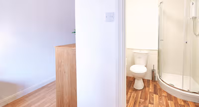 Luxury en-suite bathroom at Northleigh House, Furzton