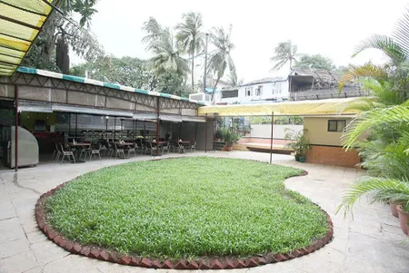 outdoor-seating