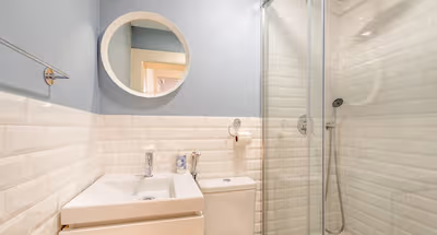 1-Bedroom Suite Neoclassical-era Building - Unit D - Ajuda