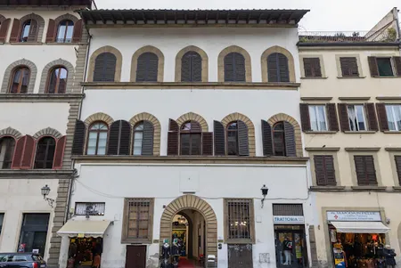 15TH CENT ABODE NEAR BASILLICA AND MEDICI PALACE