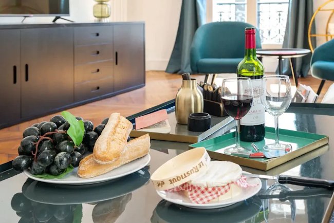 165M2 LAVISH ABODE-AVE MONTAIGNE & CHAMPS ELYSEES