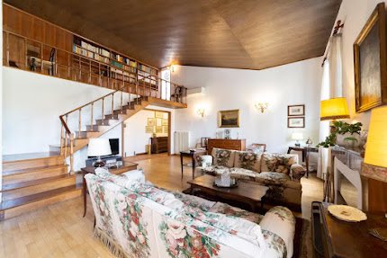 180M2 OVERLOOKING THE ARNO- PRIVATE TERRACE