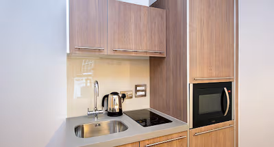Fully equipped kitchen at Newhall Square Apartment Birmingham