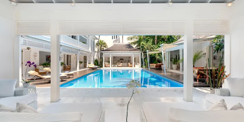 Upmarket Oberoni Villa on the Fringes of Seminyak
