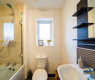 Detached House with Smart TV, Fast Wifi, Free Parking & Garden by Yoko Property