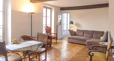 A PARISIAN DELIGHT ON MOUFFETARD STREET CONTRESCARPE