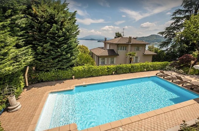 ALL-ENCOMPASSING LUXURY 600M2 VILLA WITH MAGICAL EXQUISITE VIEWS OF LAKEMAGGIORE