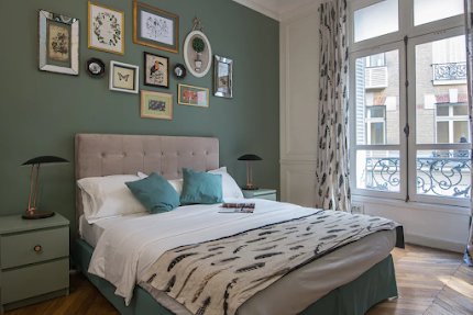 AN ELEGANT SPACE OF 160M2 IN CHAMPS ELYSEES