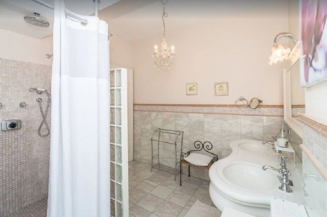 LAKE COMO HISTORIC LUXURY VILLA- 1200M2 OF PURE SPLEDOUR