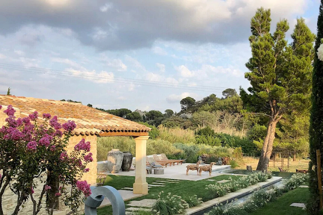 A Comfortable Villa Retreat in Les Baux de Provence
