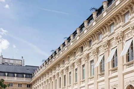 PALAIS ROYAL MUSÉE DU LOUVRE PYRAMIDES AND BOURSE