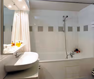 Bathroom at Toulouse Jolimont