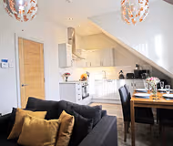 Luxury Central Chester Apartment - Free Parking