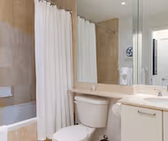 Simcoe Street Serviced Apartment - I