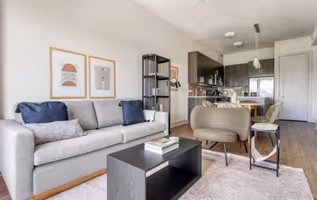 W 7th St Serviced Apartment